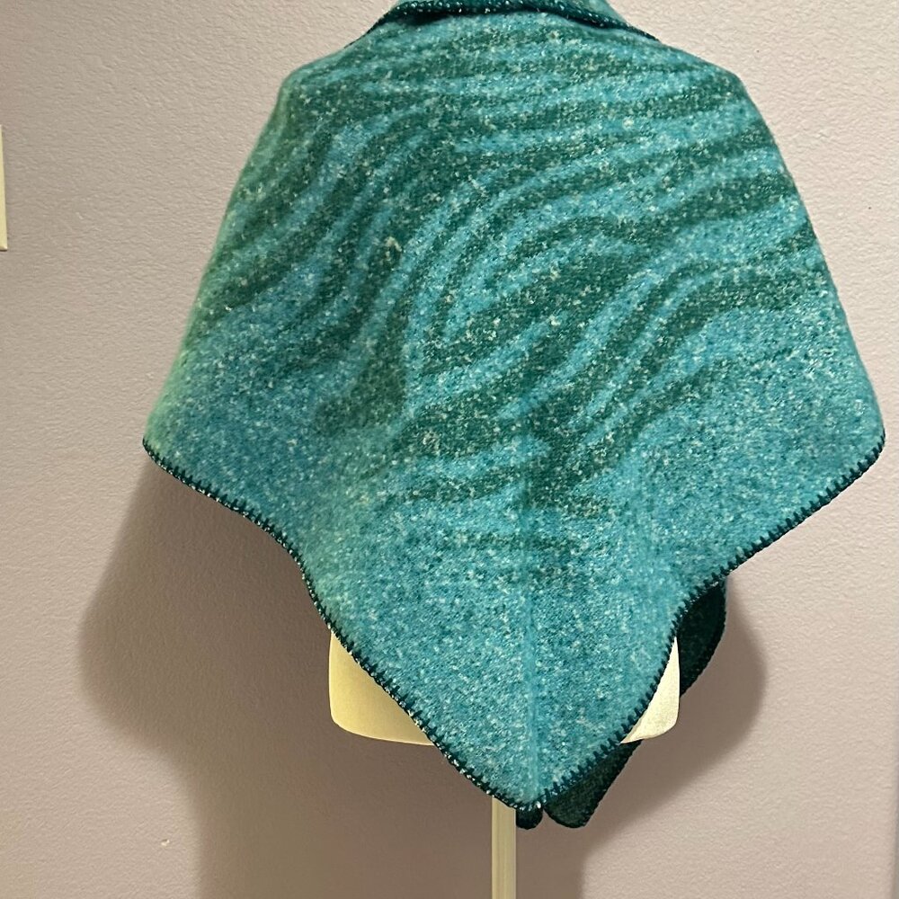 Women's Large Triangular Shawl / Wrap - image 2